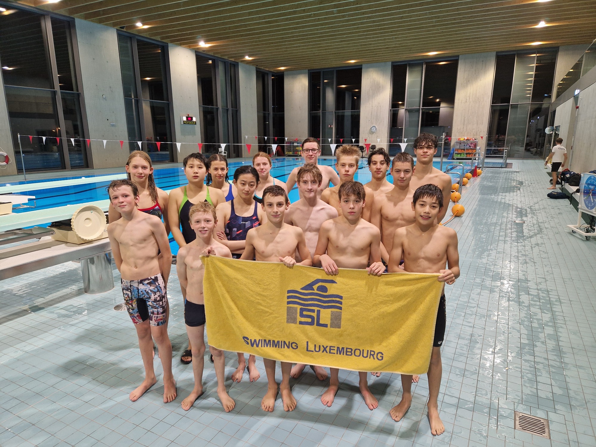 🏊‍♂️ Semaine de Vacances de la Toussaint au Swimming Luxembourg ! 🌟